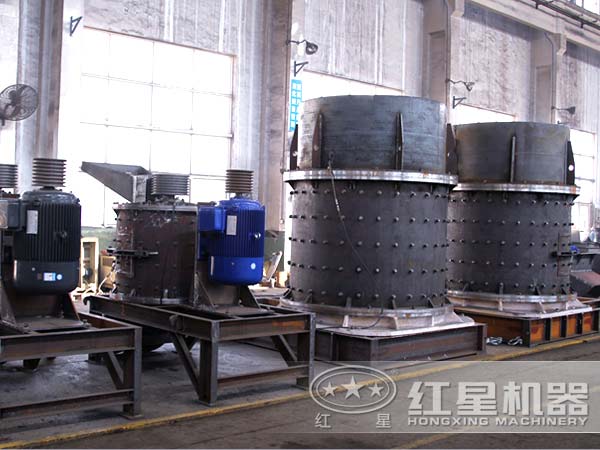 立轴石料复合破碎机加工车间