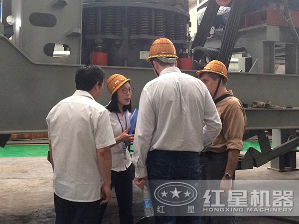 河北时产100方石料移动破碎机多少钱一台，能出多大料？