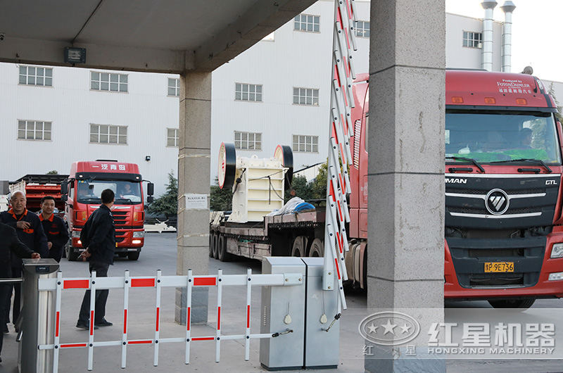 时产30-300吨的石料、石块碎石机一套多少钱？