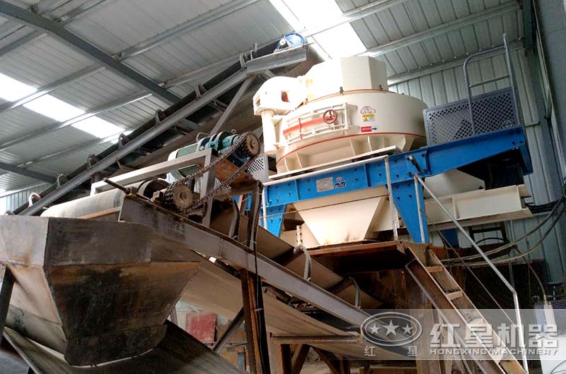 河石碎沙机多少钱？生产出来的人工沙与河沙有什么区别？