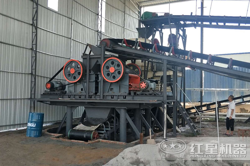颚式碎裂设备的颚板有什么作用？宜采用哪种材料制作？