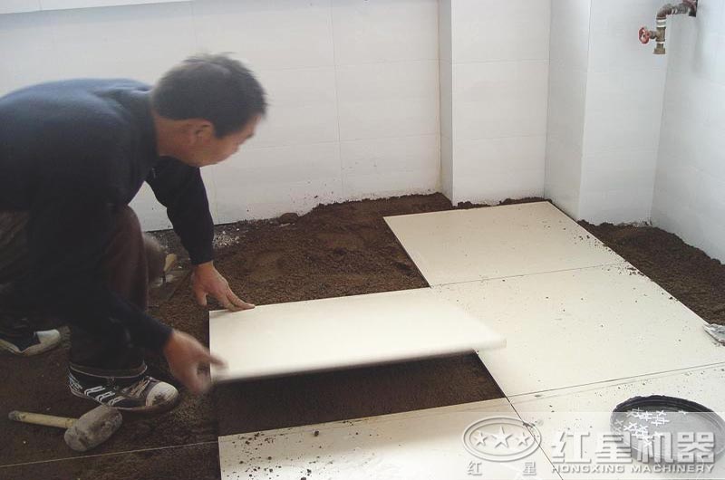 铺地砖用石粉和沙子哪个好？制粗石粉用什么制沙机？