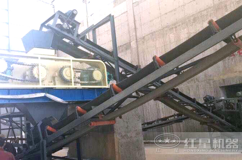 1200辊式破碎机用户工作现场